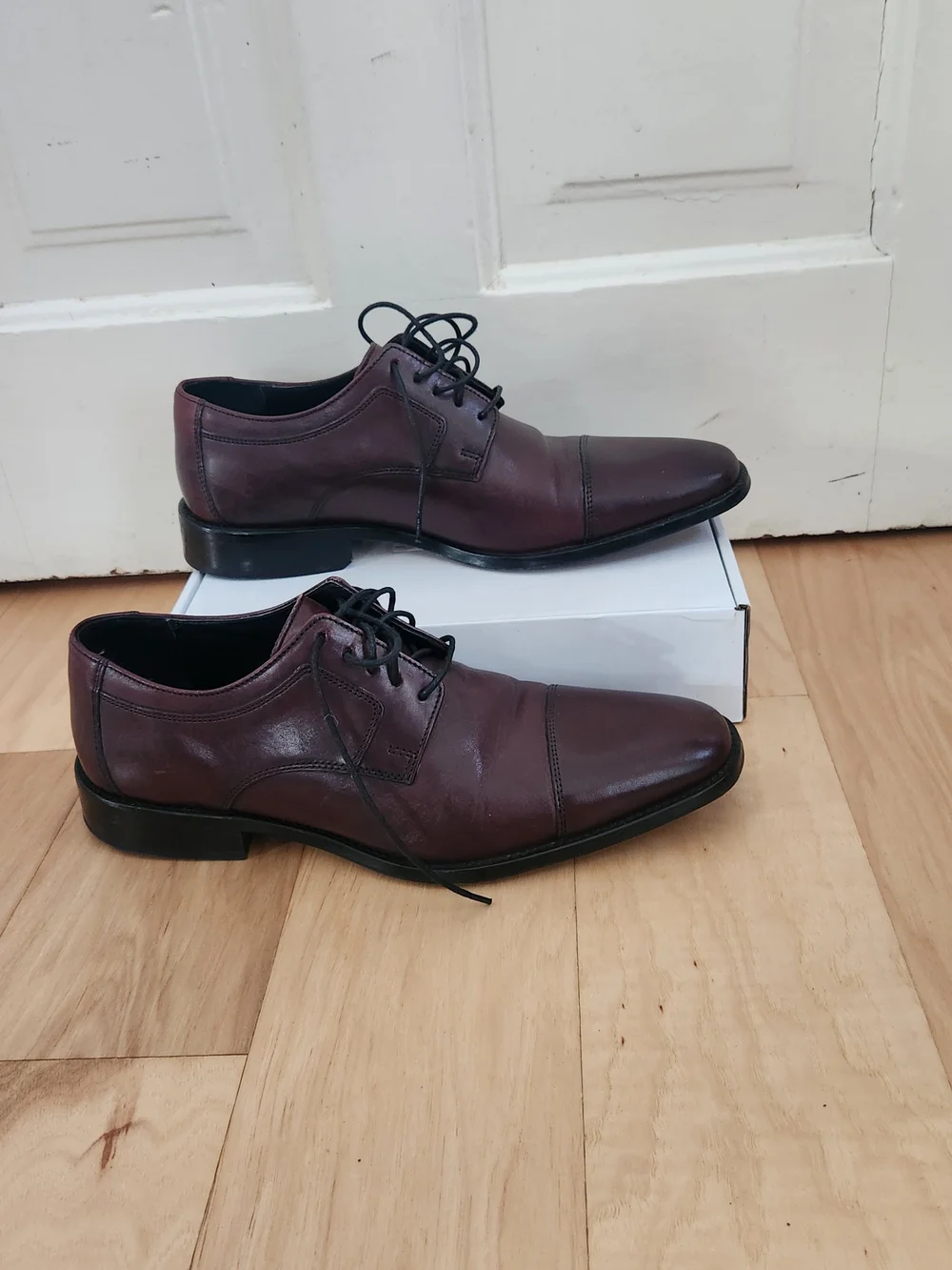 Johnston & Murphy Men's Burgundy Cap-Toe Derbys